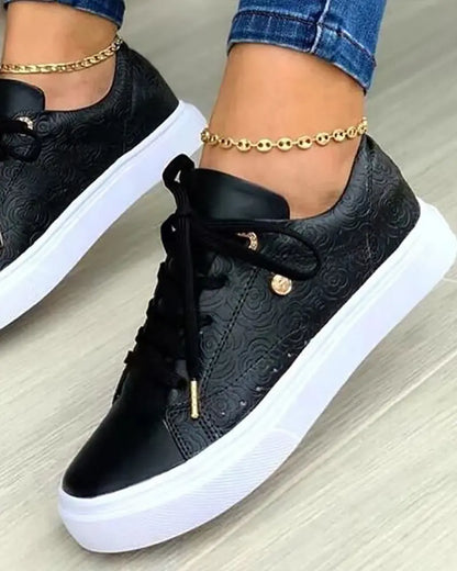 JO | Chic sneakers with golden details
