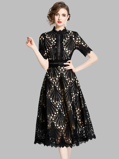 JO | Elegant midi dress in crocheted lace with floral pattern