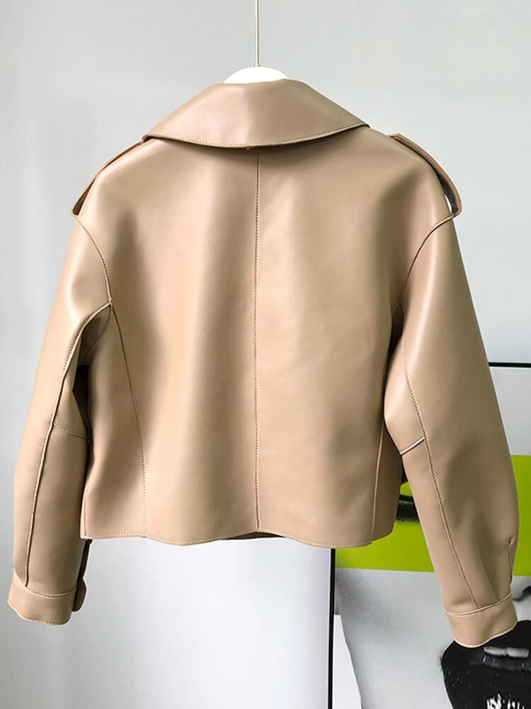 JO | Uncomplicated and trendy coat