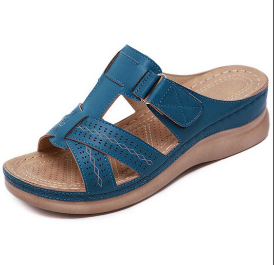 JO | : Classic feminine sandals and retro shoes