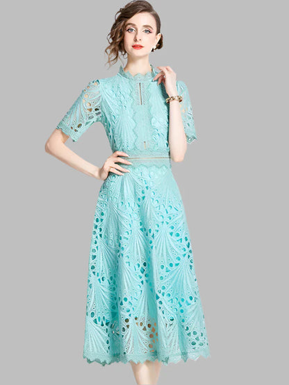 JO | Elegant midi dress in crocheted lace with floral pattern