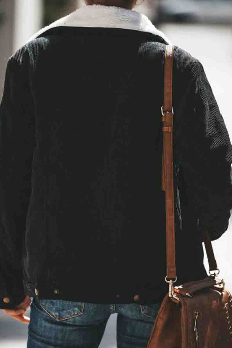JO | Uncomplicated and chic coat