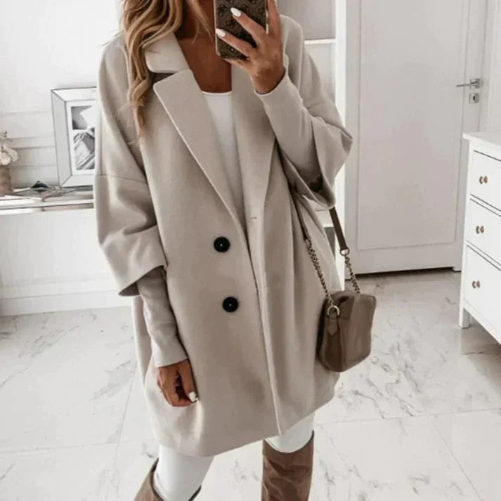 JO | Relaxed and timeless winter coat