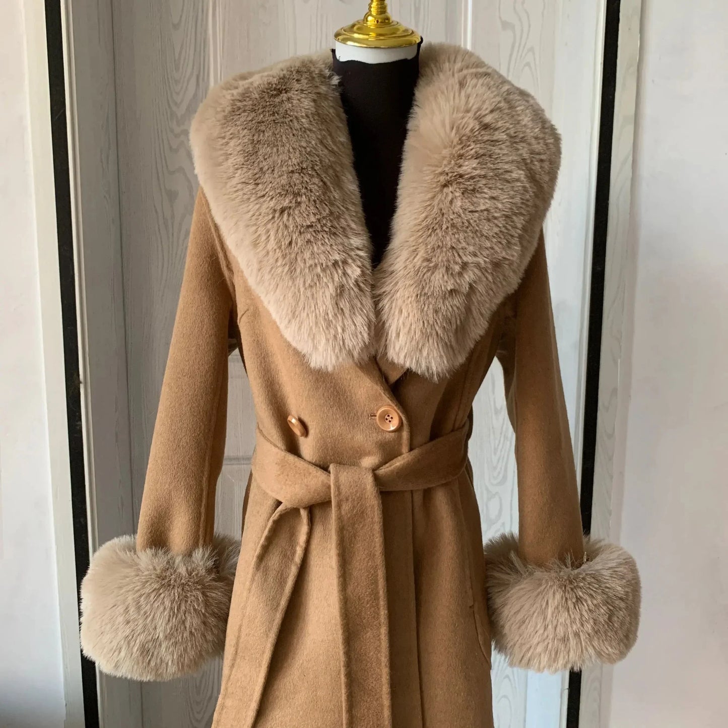 JO | Classic and elegant winter coat