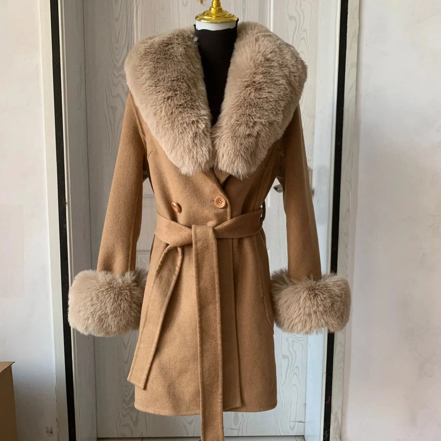 JO | Classic and elegant winter coat