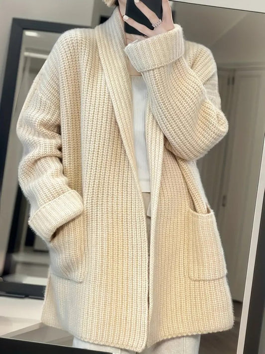 JO | Relaxed and timeless winter cardigan